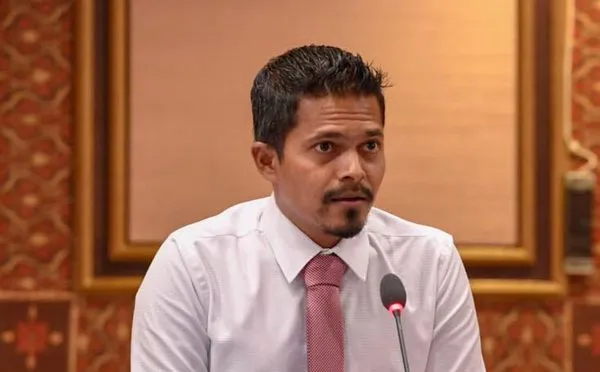 ފެނަކައިގެ މުވައްޒަފުން ވަކިކުރާ ކަމަށް ބުނެ މަޖިލީހަށް ކުއްލި މައްސަލައެއް!