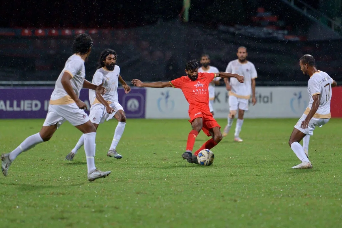 ޓީނޭޖުން ދަ ގްރާންޑޭ މޮޅުވިޔަ ނުދީ ހިފަހައްޓައި ޕްރިމިއާ ލީގުގެ އުންމީދު އާކޮށްފި