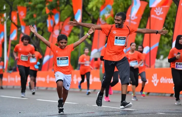 ކުރިން ބޭއްވި ދިރާގު ރޯޑް ރޭސްގައި ދުވުންތެރިންތަކެއް ދުވަނީ -- ފޮޓޯ: ދިރާގު