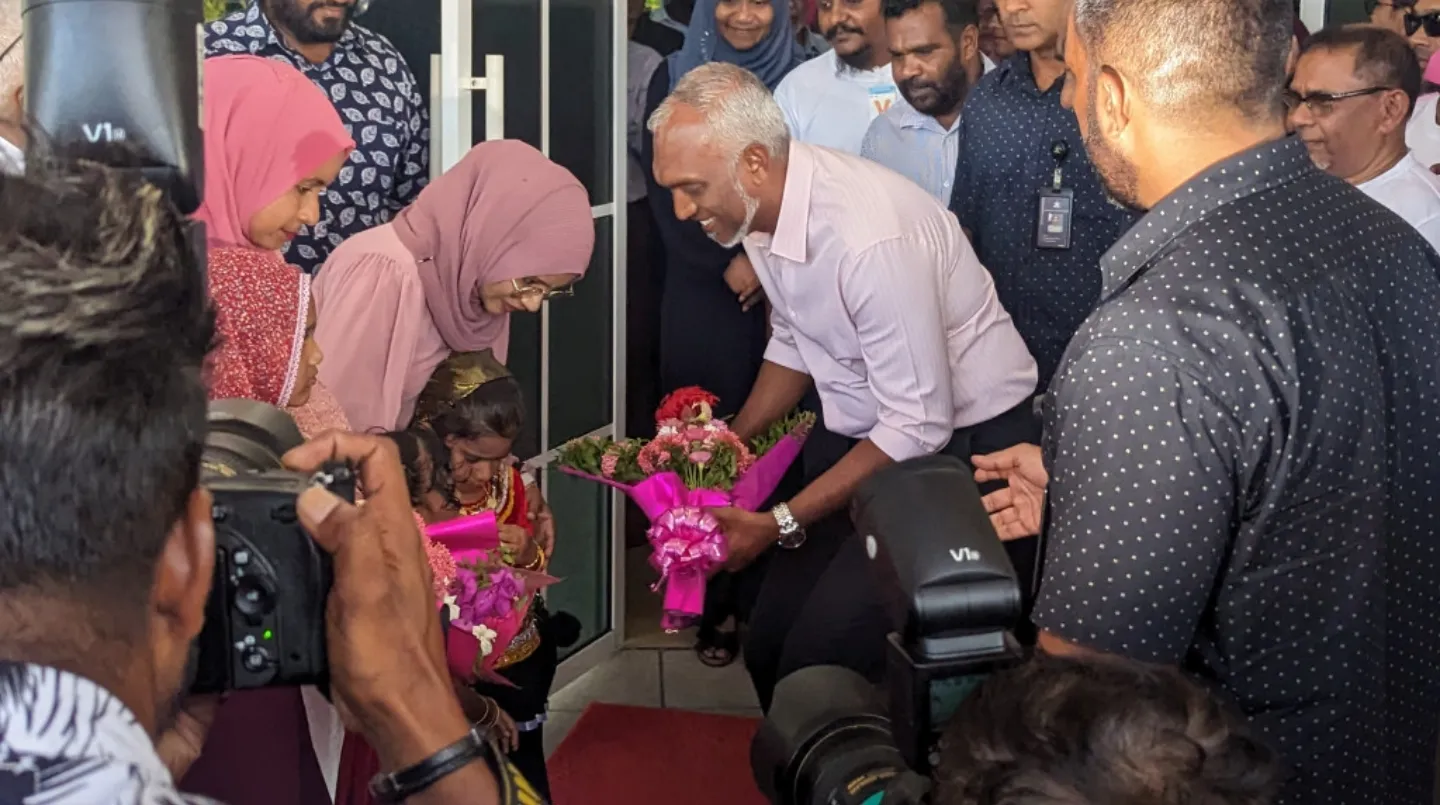 ގިނަ އަދަދެއްގެ ސަޕޯޓަރުންނާއެކު މުއިއްޒުއަށް ފުވައްމުލަކުން ހޫނު މަރުހަބާއެއް!