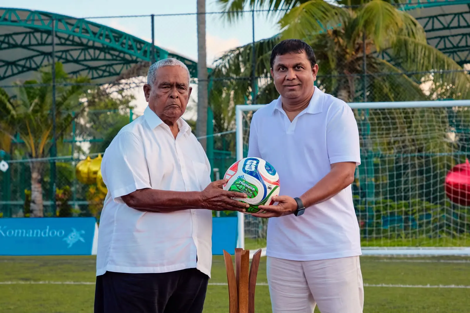 ކުޅިވަރާ ބެހޭ ވުޒާރާއިން ވަރލްޑްކަޕް ރަސްމީ މެޗް ބޯޅައެއް ވިޔަފާރިވެރިޔާ އުއްޗުއަށް ހަދިޔާކޮށްފި