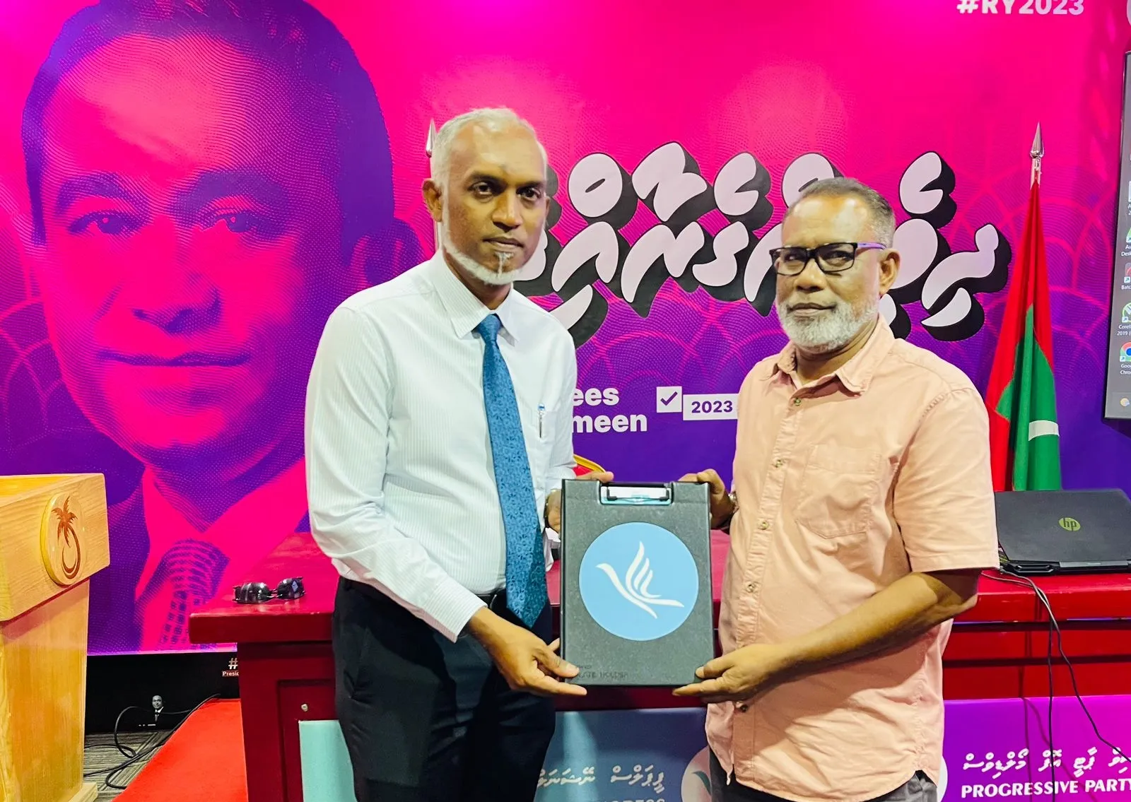 ޕީޕީއެމް ދޫކުރައްވައި، މުޢިއްޒު ޕީއެންސީއަށް ސޮއިކުރައްވައިފި!