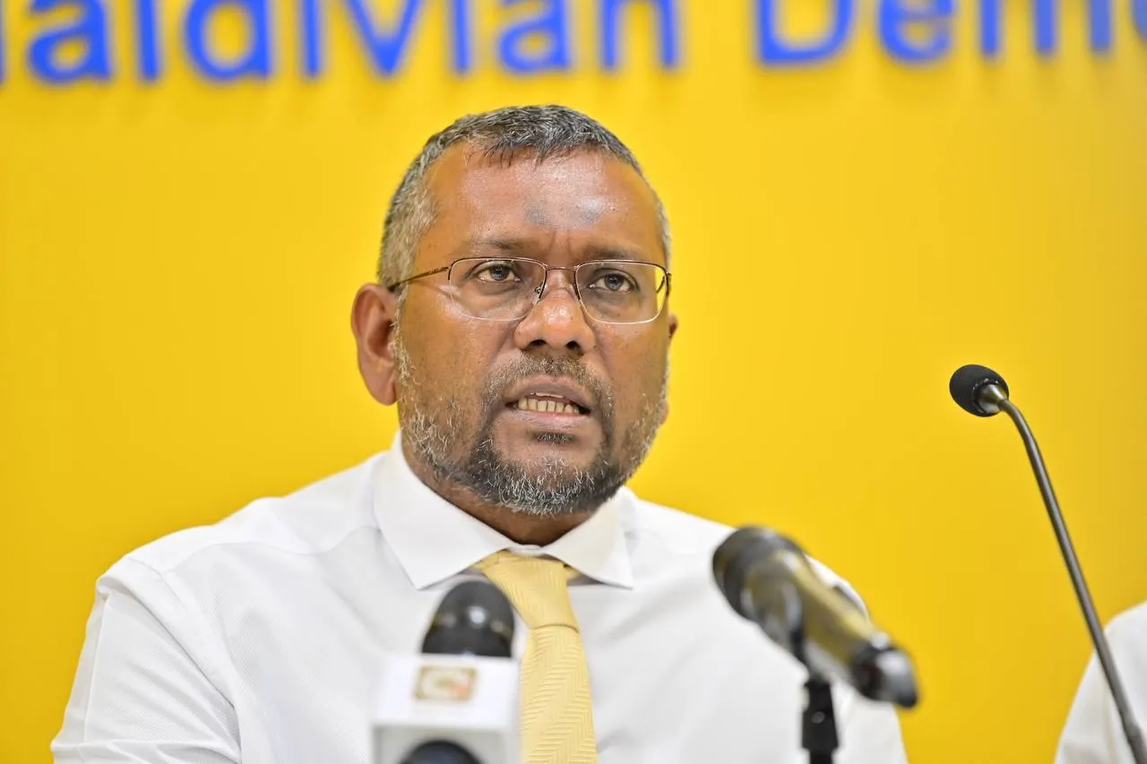 ނޫނެކޭ ބުނަން ނުކުރޭނަމަ ޕެންޝަނާއި އެމްއެމްއޭގެ ބޯޑުގެ މެންބަރުން އިސްތިއުފާދީ: ފައްޔާޒު
