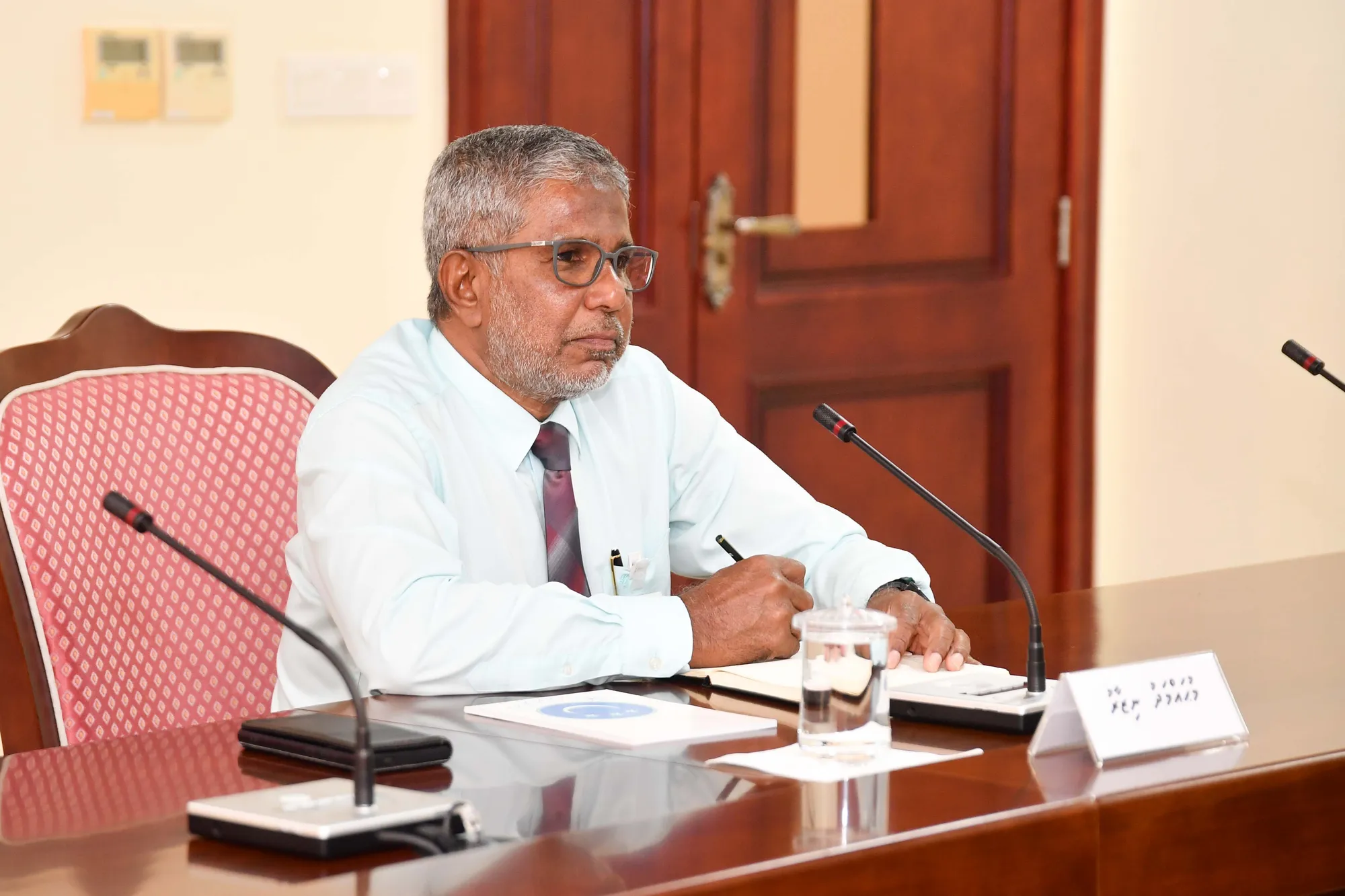 ޕީސީބީގެ ރައީސް ނިޒާރަށް މަޖިލީހުން ރުހުން ދީފި