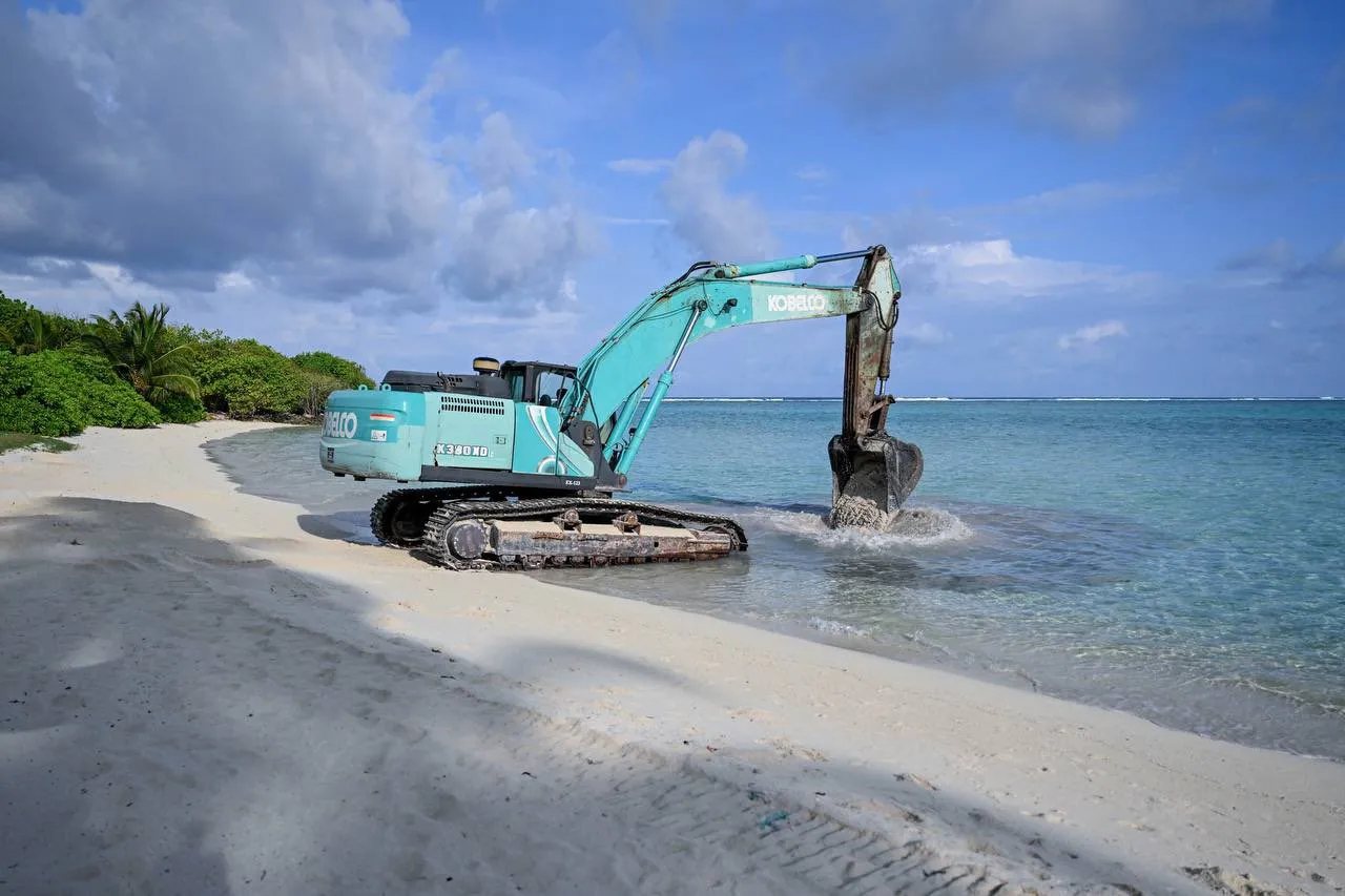 އއ.މަތިވެރީ އެއާޕޯޓް އެޅުމަށް ބޭނުންވާ ބިންހިއްކުމުގެ އަމަލީ މަސައްކަތް ފަށައިފި