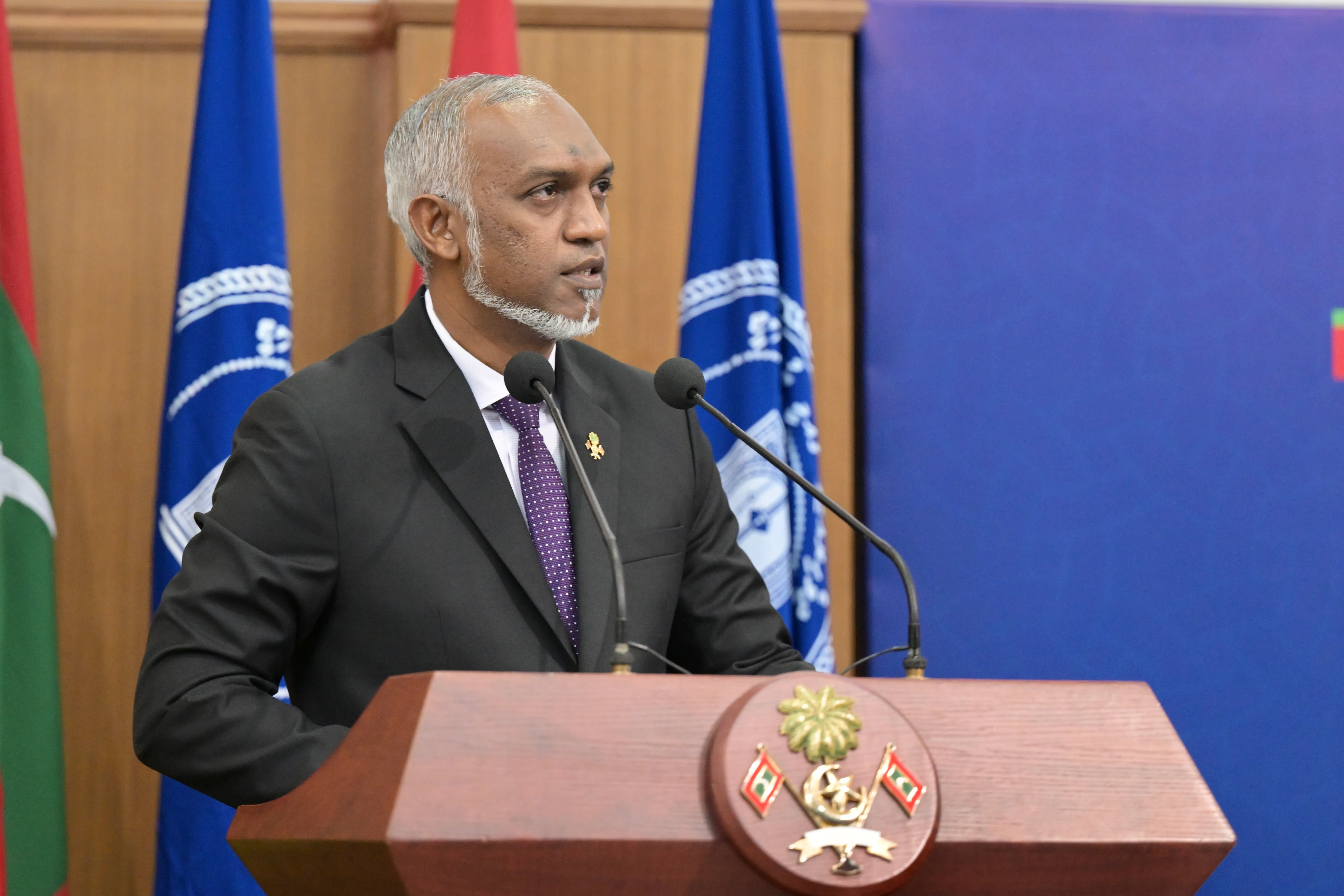 ތަރައްޤީގެ ބިންގަލެއްގެ ގޮތުގައި، ދިރާސާކުރުމަށް ލޯބިކުރާ މުޖުތަމަޢެއް ބިނާކުރުމަށް މަސައްކަތްކުރާނަން: ރައީސް