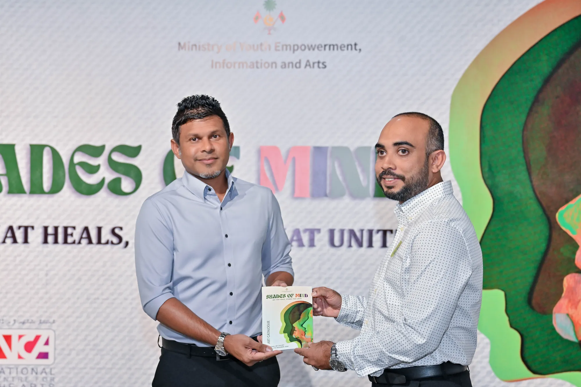 ޝޭޑްސް އޮފް މައިންޑް އާޓް އެގްޒިބިޝަން ހުޅުވުމުގެ ތެރެއިން..