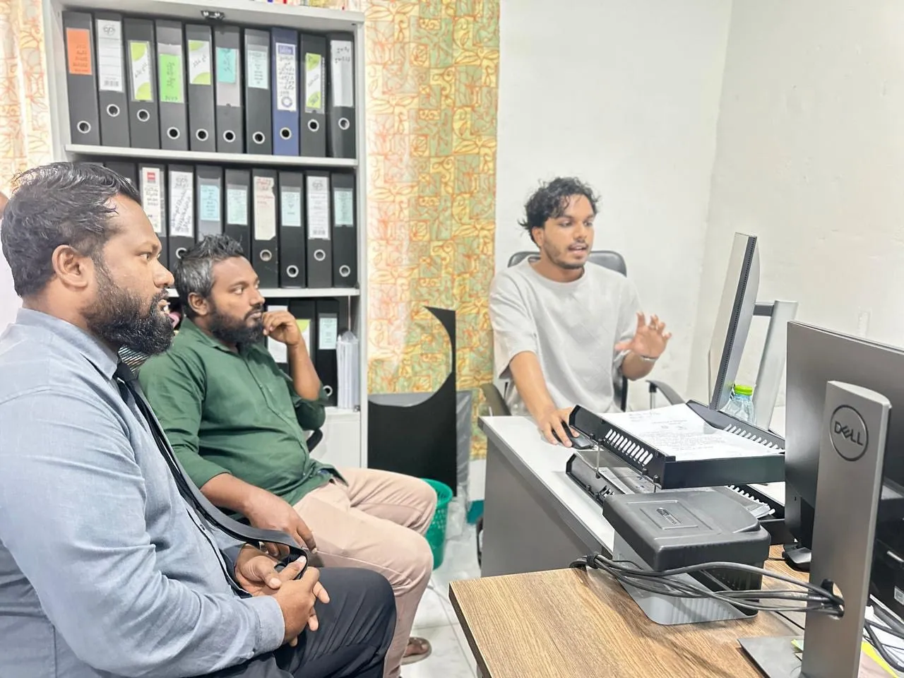 މުވައްޒަފުން ސަލާމް ބުނުން އިއްޔެ ފާހަގަކޮށްލެވޭ ވަރަށް މަދު