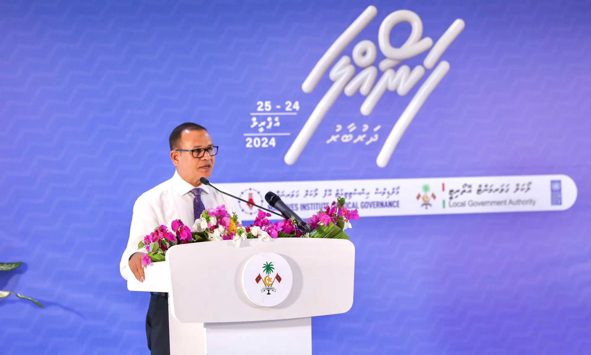 ފަނޯއްލަ ދަރުބާރު އިފްތިތާޙް ކުރުމުގެ ގޮތުން ހދ. ހަނިމާދޫގައި ބޭއްވި ރަސްމިއްޔާތުގައި ވަޒީރު ވާހަކަދައްކަވަނީ- ފޮޓޯ/ސިޓީސް ލޯކަލް ގަވަރމެންޓް އެންޑް ޕަބްލިކް ވޯކްސް މިނިސްޓްރީ