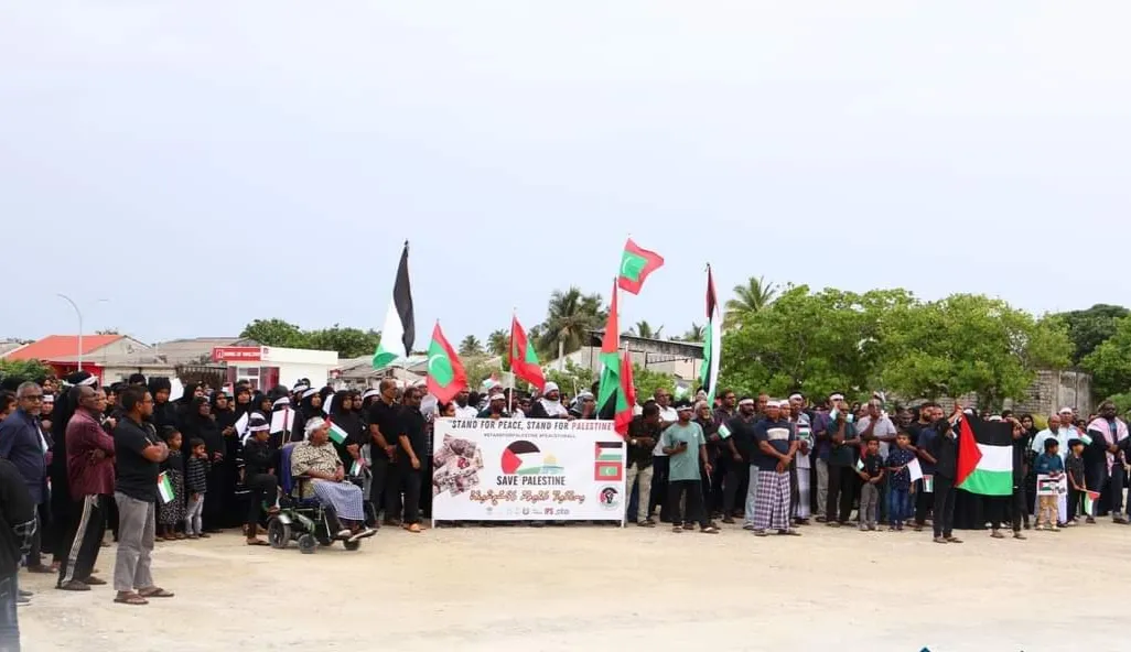 ކުޑަކުދިންގެ ލޭ ބޮމުން ދާއިރު ޔޫއެން އޮތީ ނިދާފައި! މިތިބީ ފަލަސްޠީނާއެކު: އިނގުރައިދޫ ރައްޔިތުން