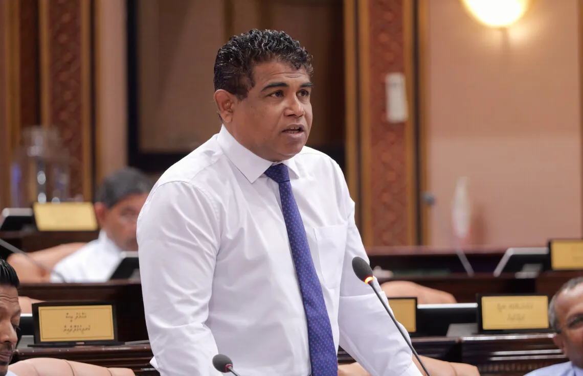 މަސައްކަތްތެރިންގެ ހައްގުތަކުގެ ވާހަކަ ދައްކަނީ އެ ހައްގުތައް ނުދީތިބެ: އިބްރާހިމް ރަޝީދު
