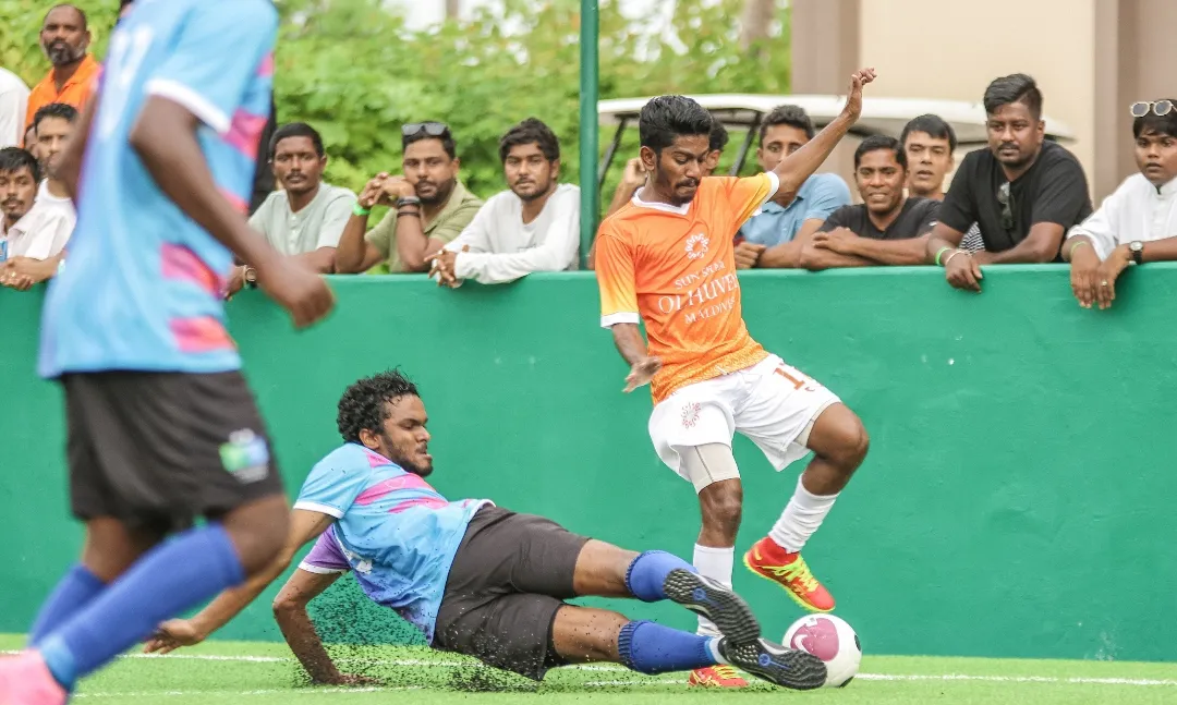 އޮޅުވެލި މޯލްޑިވްސް އާއި ކަނޑޫމާގެ ކުރިމަތިލުން އެއްވަރު