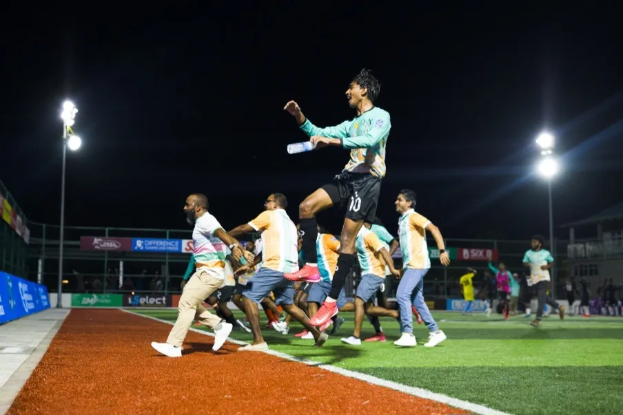 ފަސޭހަކަމާއެކު ޖޯލި ބީއިން ބަލިކޮށް ކޯރާ ކޯރާ ފައިނަލުން ޖާގަ ހޯދައިފި