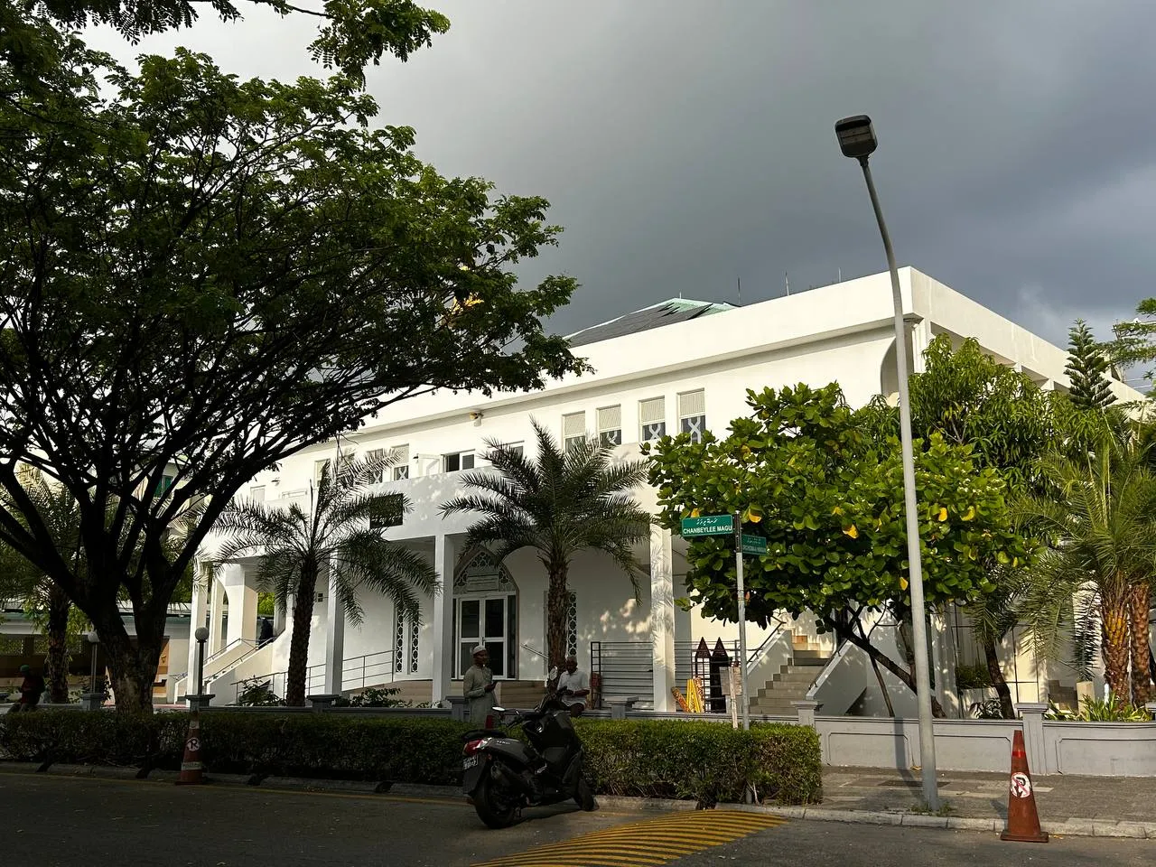 ޢަޒީޒާ މިސްކިތަށް ގެއްލުންދޭ މީހާ މުޖުތަމަޢުން އެކަހެރިކޮށްފި