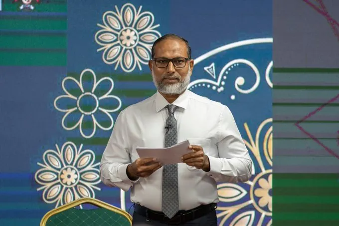 އަޅުގަނޑުމެން ދަސްކުރަން ޖެހެނީ ބޮޑެތި ޢިލްމުވެރިންގެ ފޮތްތަކާ ދަރުސްތަކުން: ޢިމްރާން