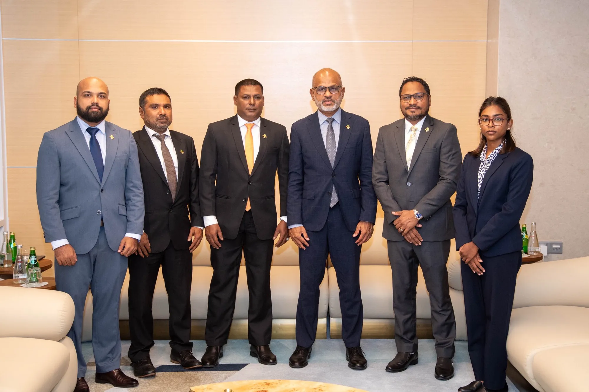 ރައްޔިތުންގެ މަޖިލީހުގެ ނައިބު ރައީސް އަހުމަދު ނާޒިމް އާއި ވަފްދުގެ ބައިވެރިން. ފޮޓޯ/ ރައްޔިތުންގެ މަޖިލިސް