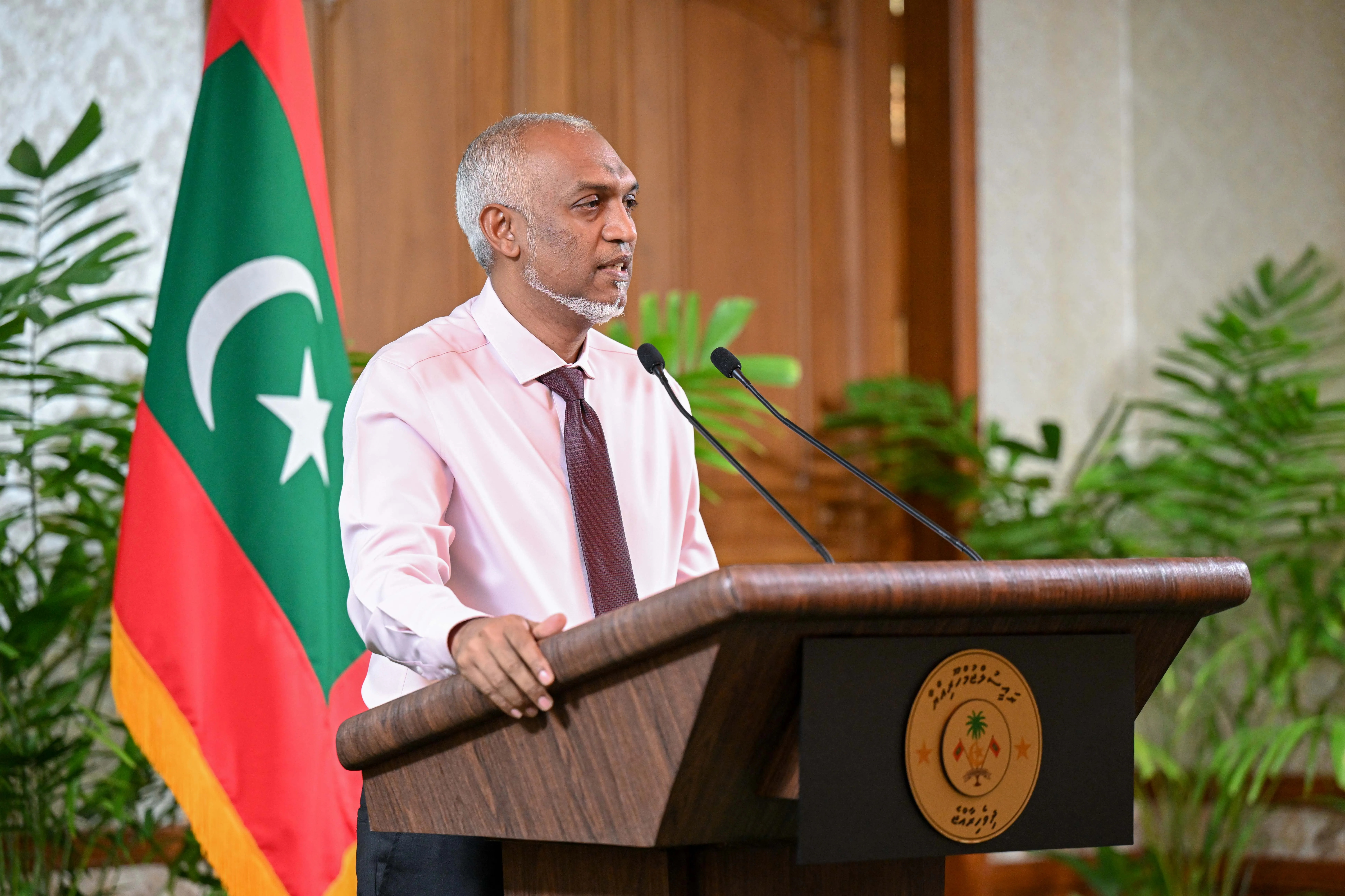 މި މަސް ނިމުމުގެ ކުރިން ބީއެމްއެލް ކާޑުތަކުގެ ޑޮލަރު ލިމިޓަށް ބޮޑު ލުޔެއް ލިބޭނެ: ރައީސް މުޢިއްޒު
