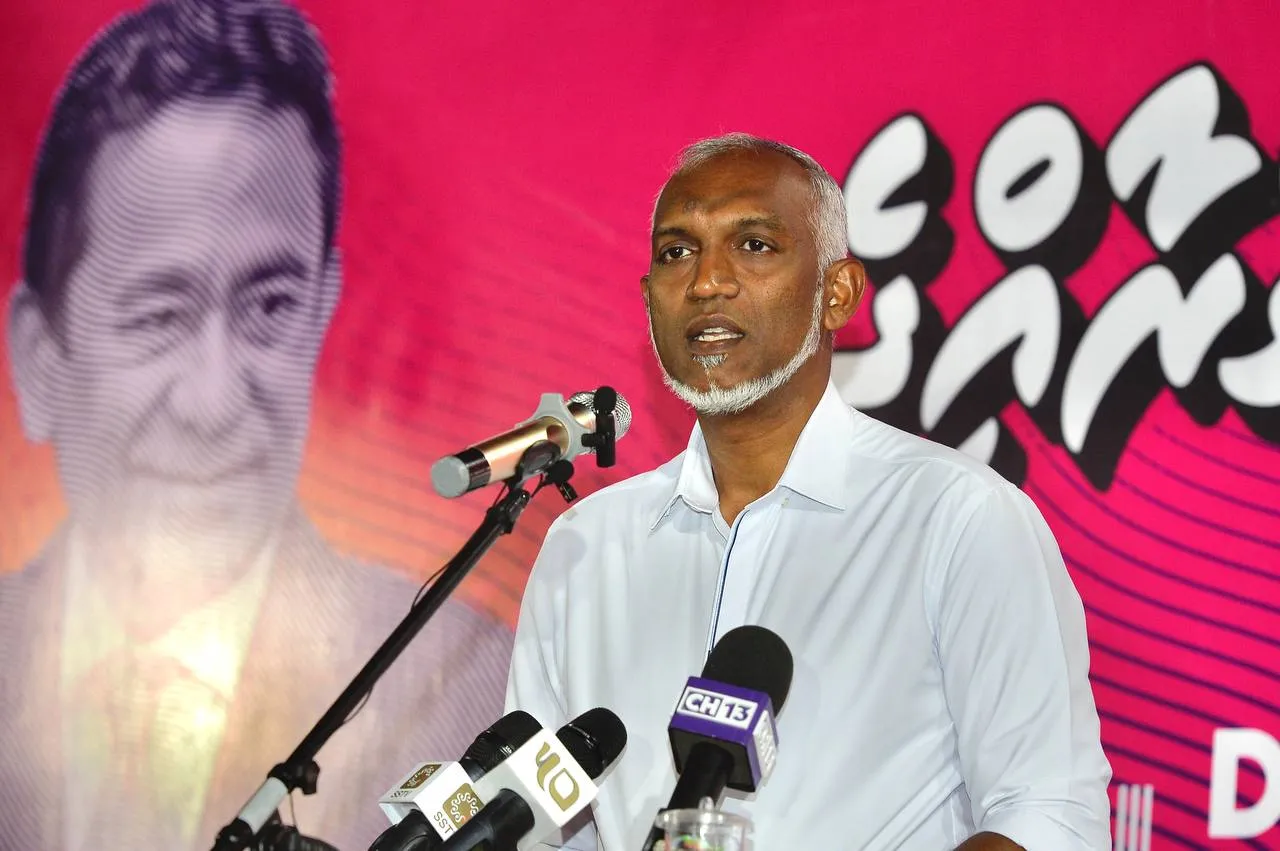 ޑރ. މުއިއްޒު ނަންފުޅުގައި ފޭކް މެސެޖު ތަކެއް ދައުރު ކުރަނީ!