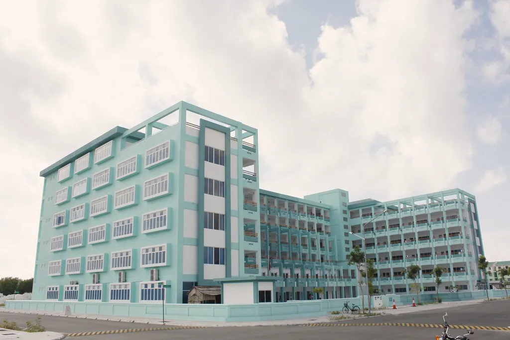 ރެހެންދި ސުކޫލަށް "އޮޅިގެން" ދަރިވަރެއް ލައްވާ، ނަޞާރާދީނުގައި ދުޢާ ކުރާާގޮތް ކިޔައި ދެވިއްޖެ!