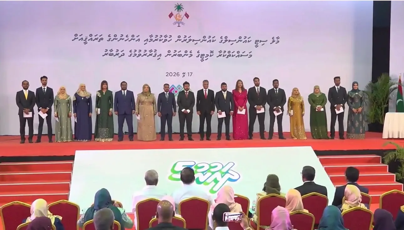 ކައުންސިލްތަކަށް އަލަށް އިންތިޚާބުވި މެންބަރުން ހުވައިކުރައްވައިފި