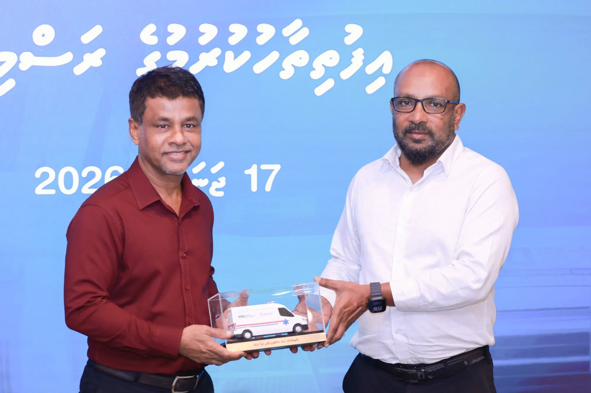 ރަށްރަށަށް އެންބިއުލާންސް ހަވާލުކުރުމަށް ބޭއްވި ރަސްމިއްޔާތުގެ ތެރެއިން-- ފޮޓޯ/ ހެލްތު މިނިސްޓްރީ