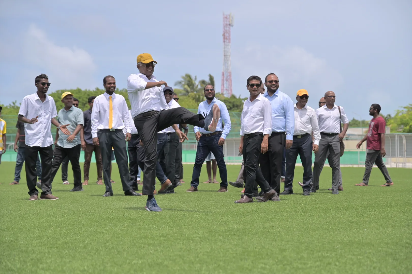 ރައީސް ޞާލިހު، ތުރާކުނު ފުޓްބޯޅަ ދަނޑާއި ޕާކު ހުޅުވައި ދެއްވައިފި!