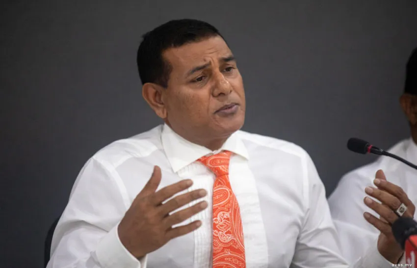 ސިޔާމް ސިންގަޕޫރަށް ވަޑައިގަތުމުން ޕާސްޕޯޓް ހިފަހައްޓައިފި