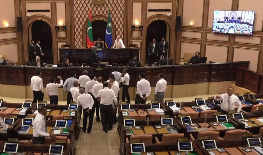 މަޖިލީހުގައި ހައިޖާނު ހަދާ ޖަލްސާ ކުރިއަށް ގެންދަން ފުރުސަތެއް ނުދިން!
