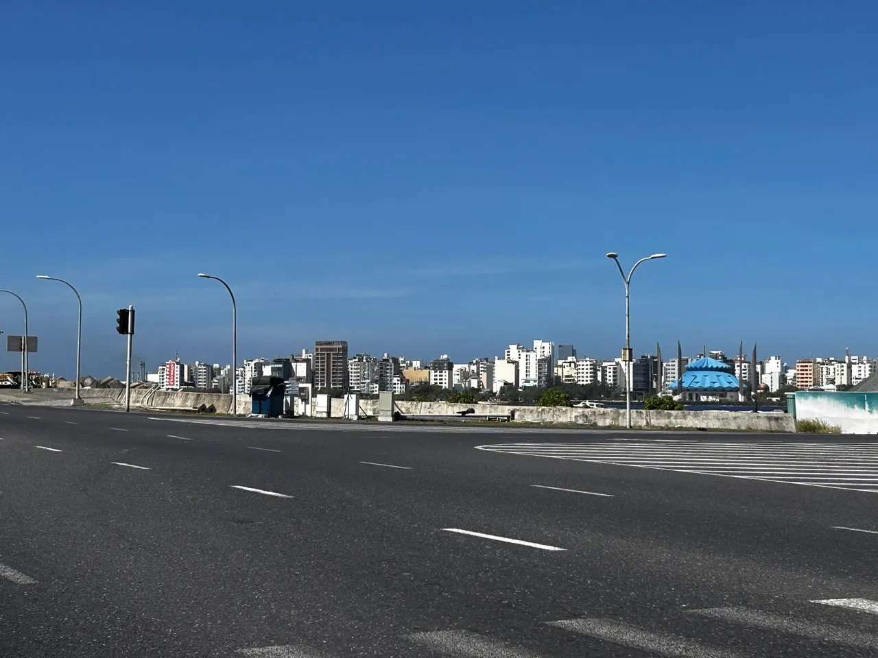 ހައިވޭގެ ފެންސްގައި ޖެހި ޖިޕެއް ފުރޮޅާލައި ބަޔަކަށް އަނިޔާވެއްޖެ