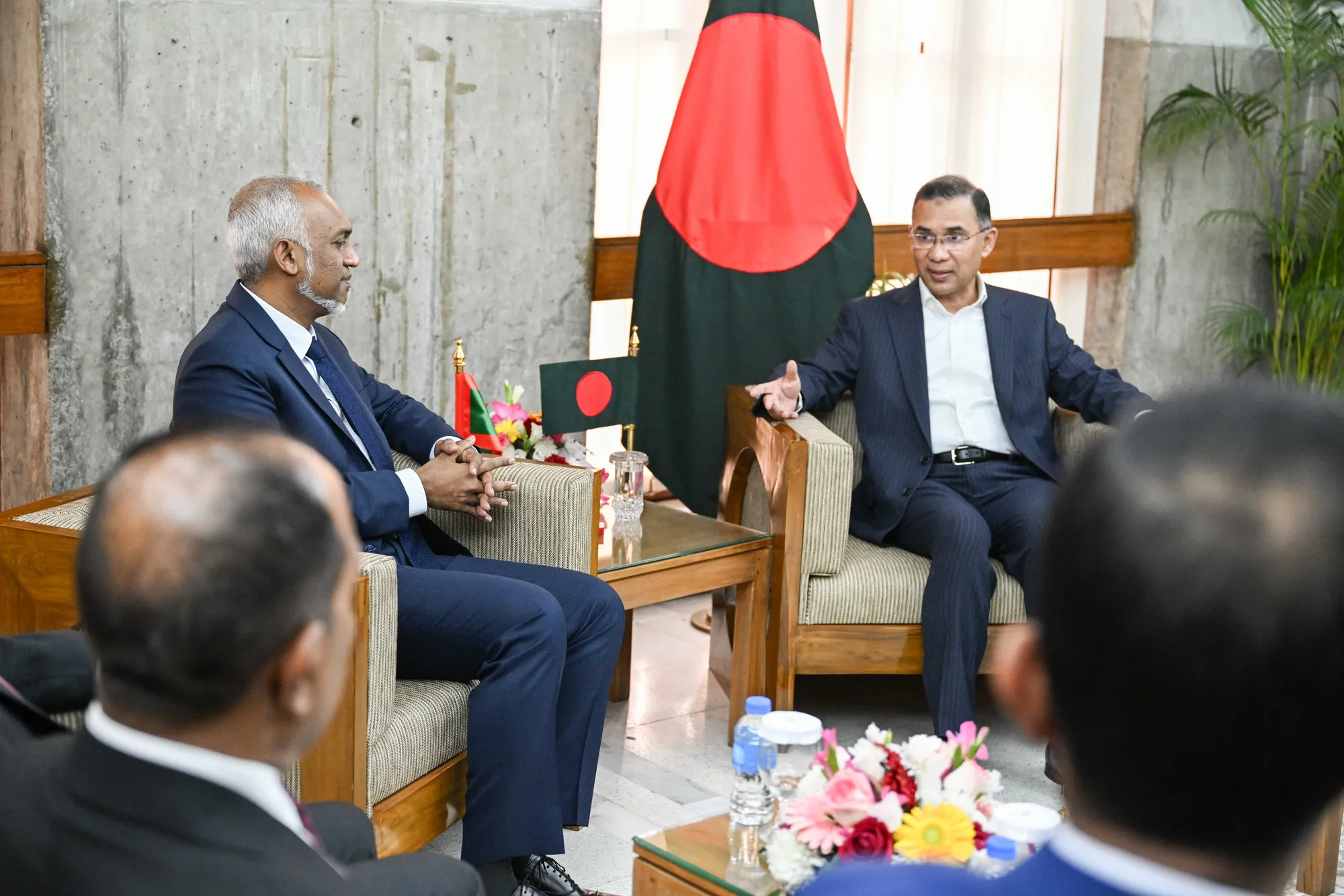 ރައީސް، ބަންގްލަދޭޝްގެ ބޮޑުވަޒީރާ ބައްދަލުކުރެއްވުން
