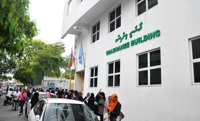 ހެލްތު މިނިސްޓްރީ ހިންގާ ރޯޝަނީ ބިލްޑިން