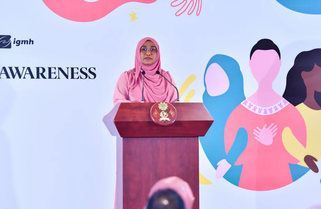 އުރަމަތީގެ ކެންސަރާބެހޭ ހޭލުންތެރިކުރުމުގެ ޤައުމީ ސިމްޕޯޒިއަމް އިފްތިތާޙްކުރުމުގެ ރަސްމިއްޔާތުގެ ތެރެއިން: ފޮޓޯ/ ރައީސް އޮފީސް