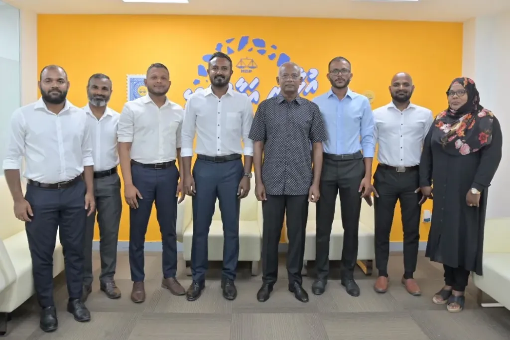 ޔާސިރު އަލުން އެމްޑީޕީއަށް! ނަޝީދު ވިދާޅުވީ ޟަމީރުގެ ބަލިކަށިކަމެއް ކަމަށް!