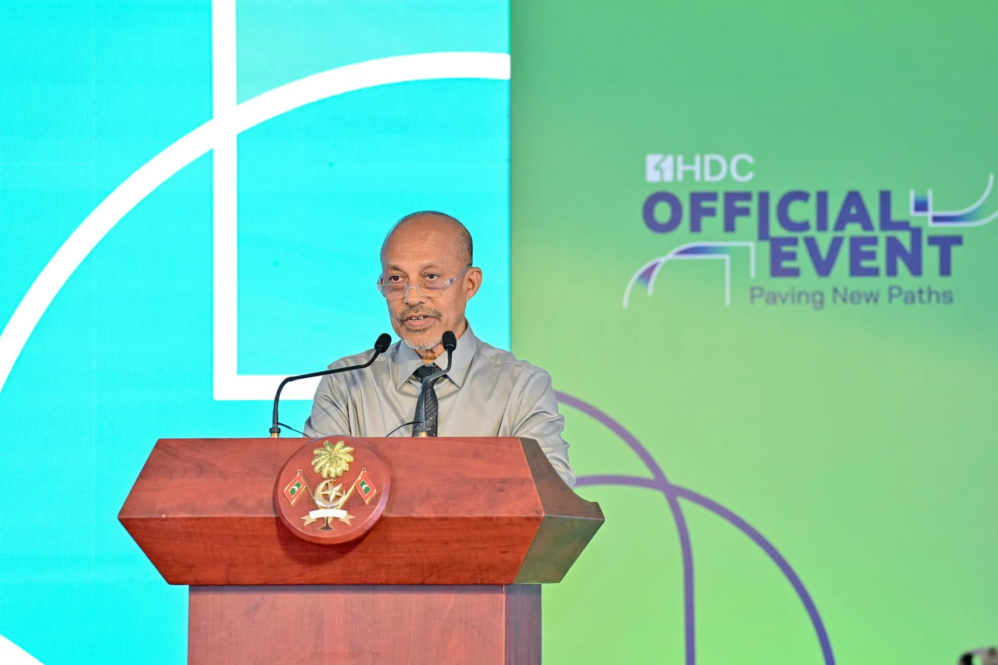 މަގާމުގައި ހަތް މަސް، މައުރޫފް ވަކިވެވަޑައިގަންނަވަނީ