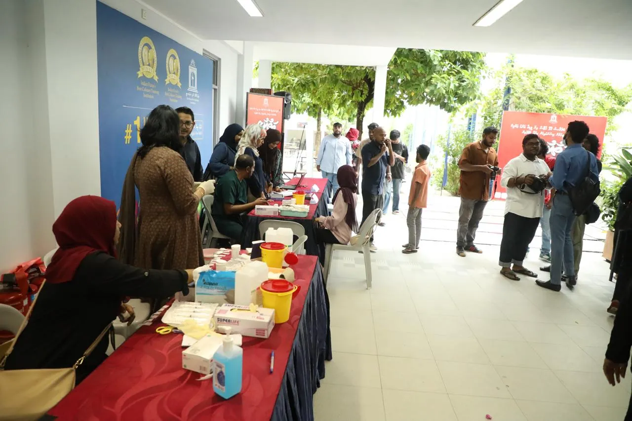 މިހާރު ކުރިއަށްދާ ކޭމްޕުގެ ތެރެއިން -