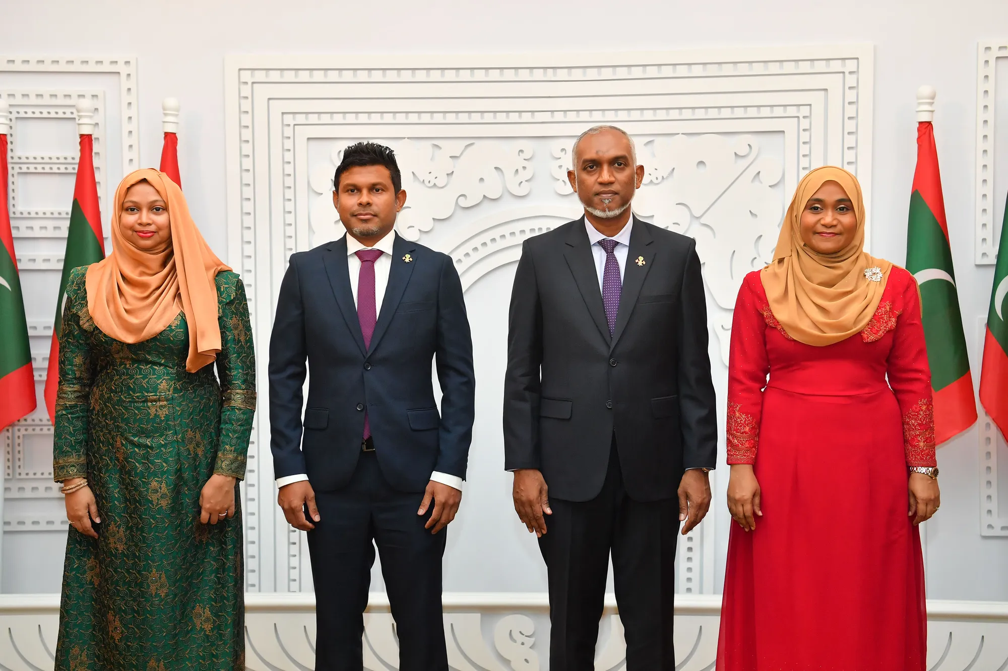 ހުވައިކުރުމުގެ ރަސްމިއްޔާތައް ވަޑައިގެންނެވި ބޭރުގެ ޢިއްޒަތްތެރިންނާއި ރައީސް ޑރ މުއިއްޒު ބައްދަލުކުރައްވައިފި