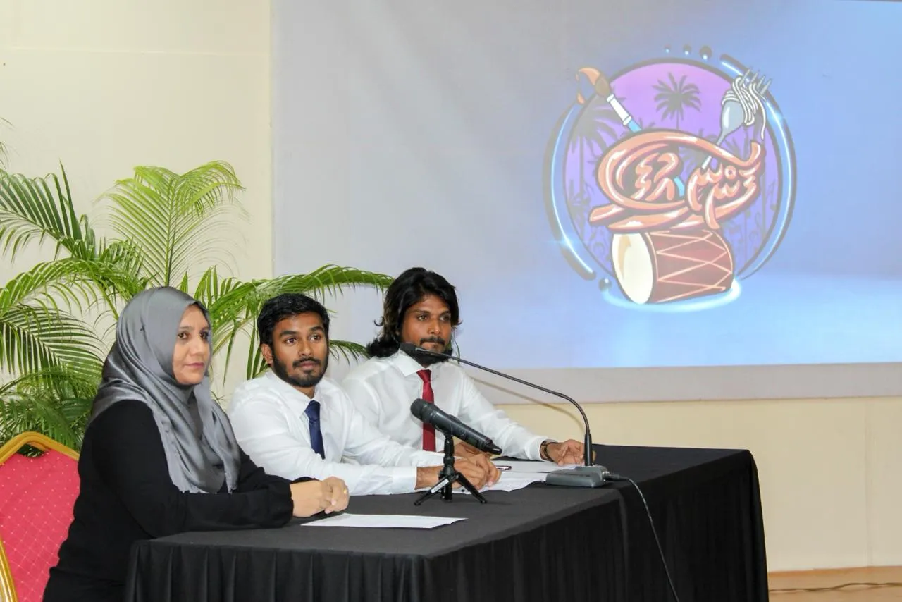 ފަންނީ އުފާގެ މައުލޫމާތު ދިނުމުގެ ތެރެއިން