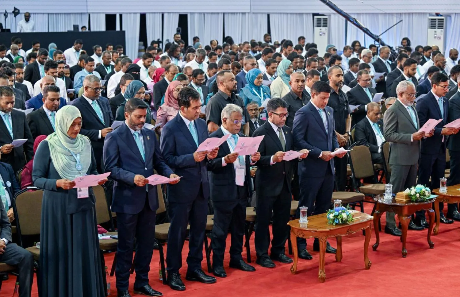 ޕީއެންސީގެ މަގާމުތަކަށް ހޮވުނު ބޭފުޅުން ހުވާ ކުރައްވަނީ -- ފޮޓޯ: ޕީއެންސީ