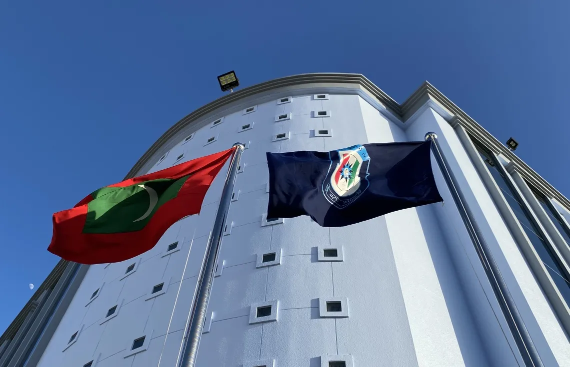 ފުލުހަކަށް ހަމަލާދިން މައްސަލައިގައި 4 މީހުން ހައްޔަރުކޮށްފި