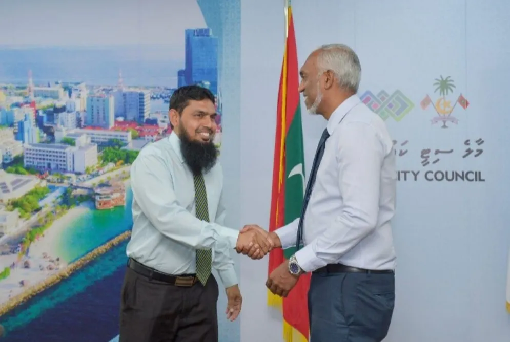 ޑރ ޢަލީ ޒާހިރުގެ ތާއީދު ޑރ މުޢިއްޒަށް