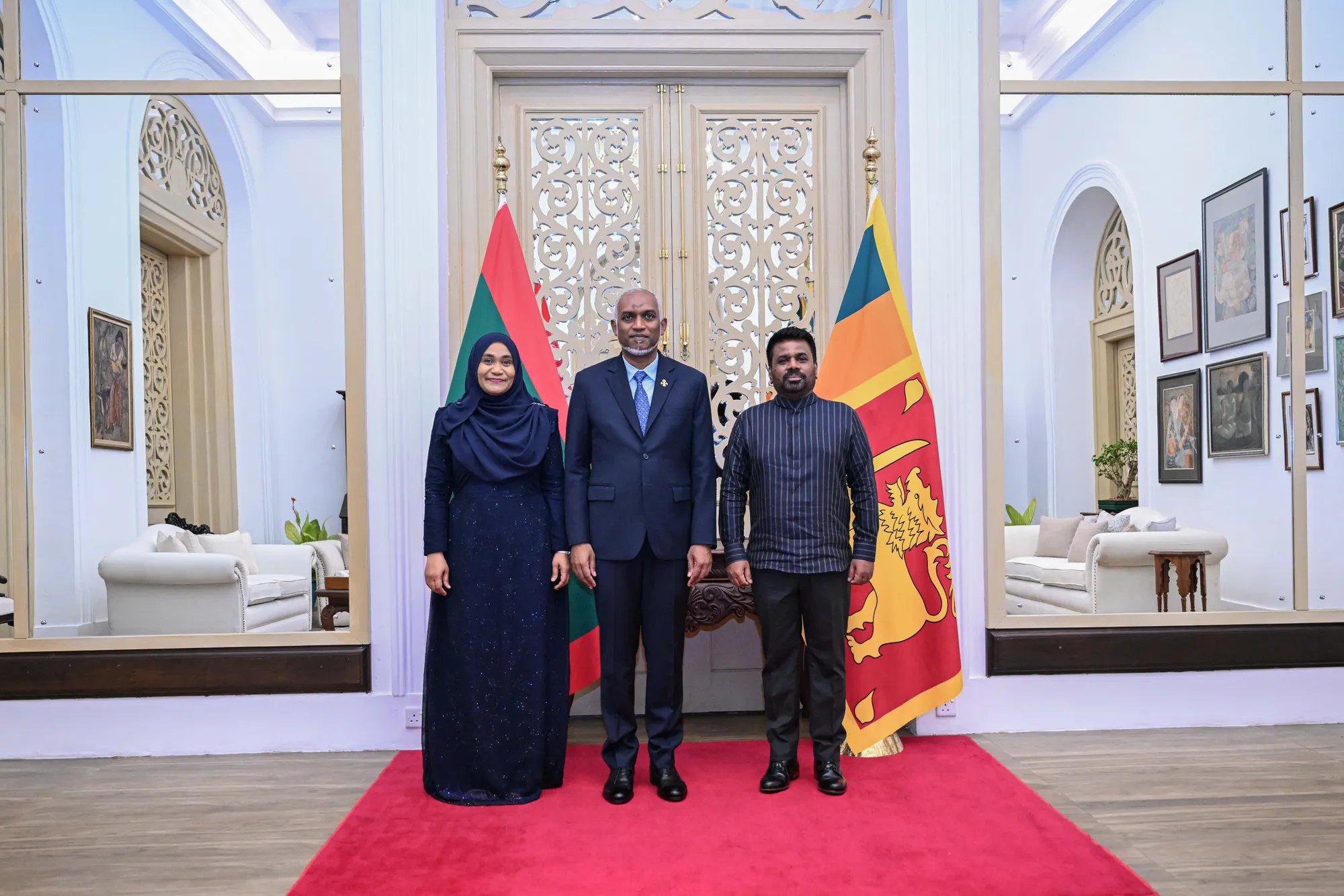ލަންކާގެ ރައީސް ދެއްވި ރަސްމީ ޖާފަތުގައި ރައީސްގެ ދެކަނބަލުން ބައިވެރިވެވަޑައިގަތުން