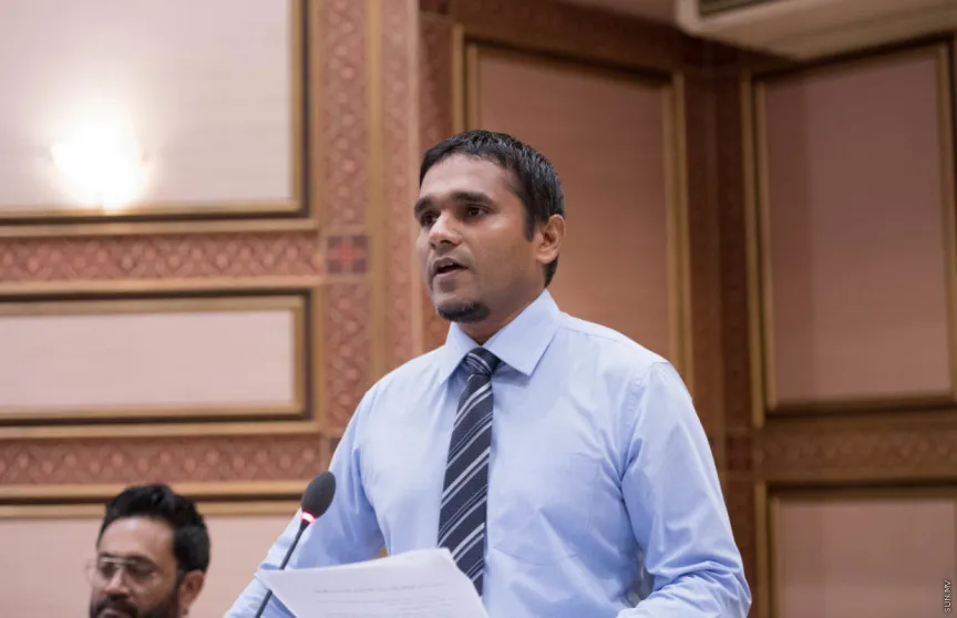 އެމްޑީޕީން އެޕާޓީ މެމްބަރުންނަށް ބިރު ދައްކައިގެން މަސައްކަތް ކުރުވާކަން އެނގޭ: އިލްޔާސް