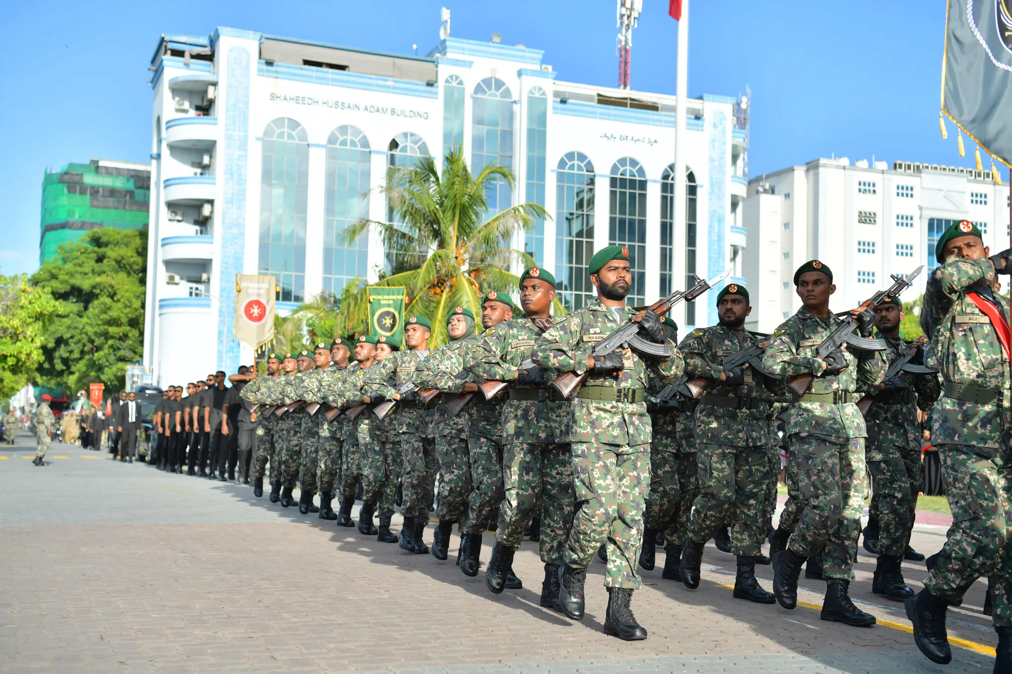 އެމްއެންޑީއެފް އިން މިދިޔަ އަހަރުގެ މިނިވަން ދުވަހު ބޭއްވި ހިނގާލުން-- ފޮޓޯ: ރައީސް އޮފީސް