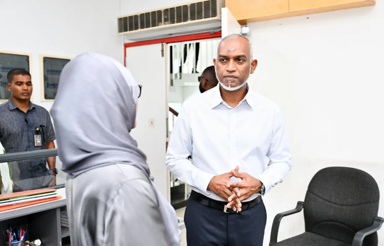 ރައީސް ތެލަސީމިއާ ސެންޓަރަށް ވަޑައިގެން ހާލަތު ބެއްލެވުން-- ފޮޓޯ/ ރައީސް އޮފީސް