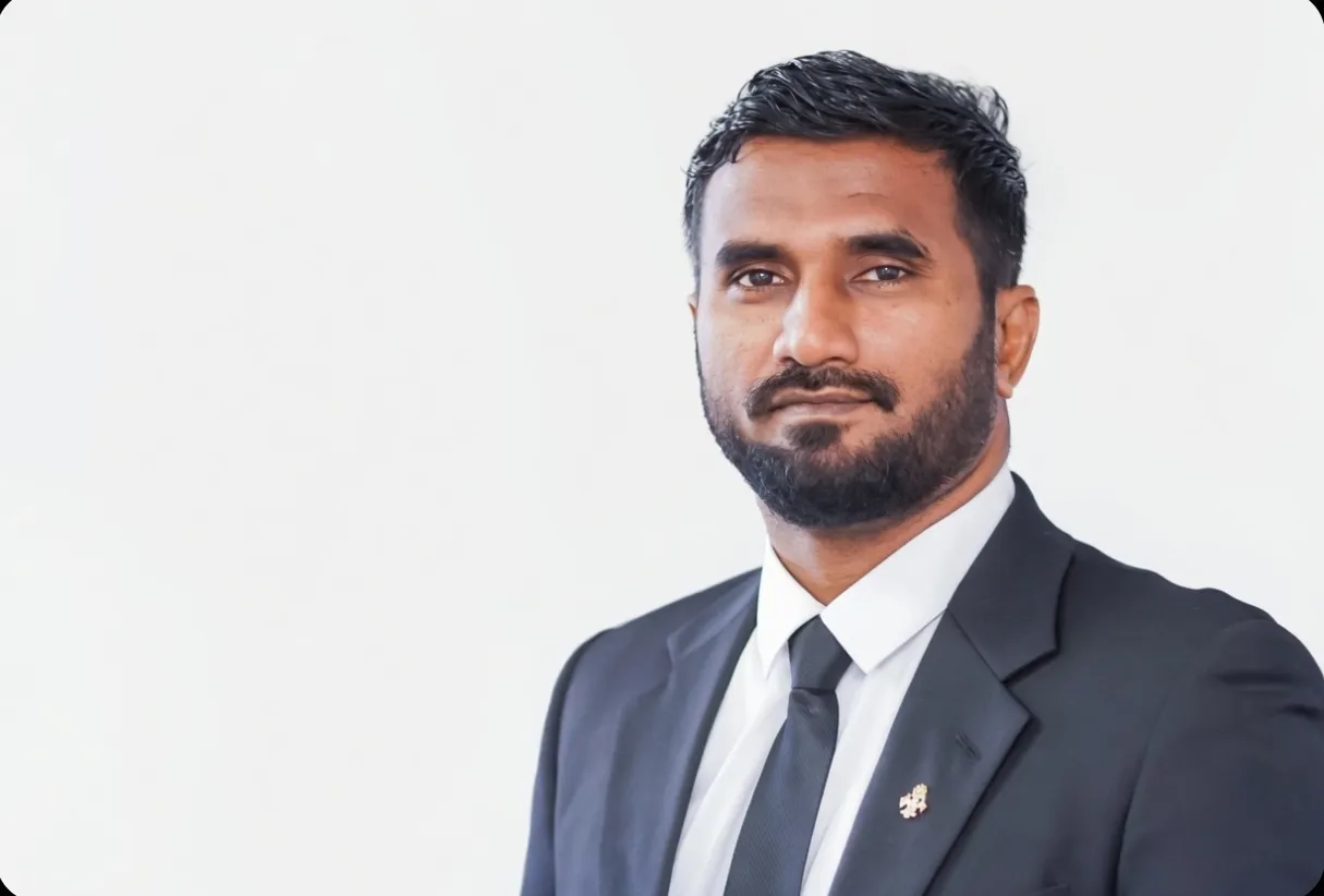 އިމިގްރޭޝަންގެ ކުރީގެ ޑެޕިއުޓީ ކޮންޓްރޯލަރު، އަޝްފާން؛ ފޮޓޯ / އިމިގްރޭޝަން