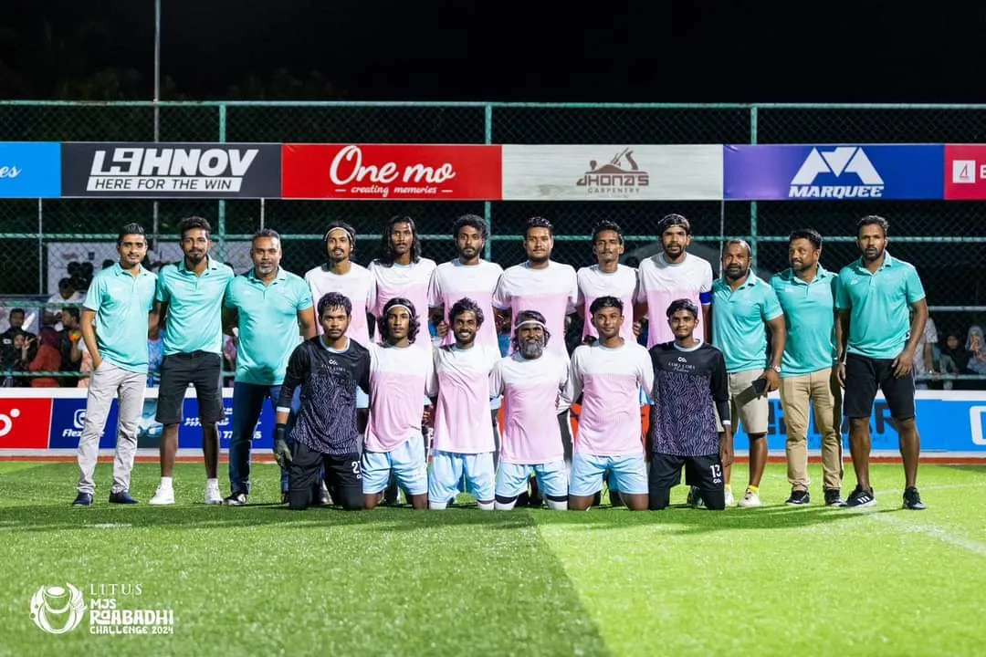 ތަފާތުބޮޑު ނަތީޖާއަކުން ދަ ސްޓޭންޑާޑް ބަލިކޮށް ކޯރާ ކޯރާ ސެމީއަށް