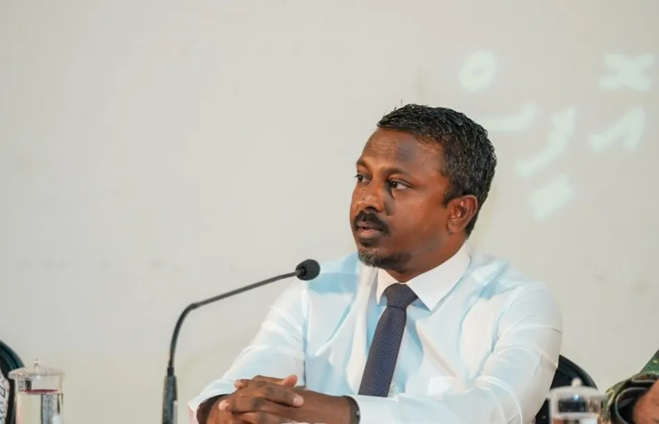 މިއަދުގެ ބައްދަލުވުމުގައި އޭޖީ އުޝާމް ވާހަކަ ދައްކަވަނީ--ފޮޓޯ/ ވަގުތު