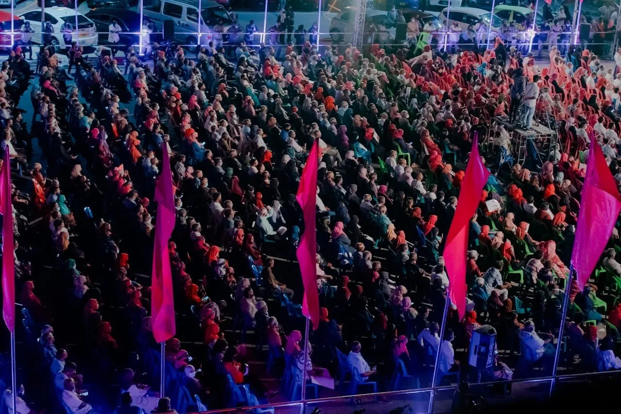 ކޮތަޅު ޖަލްސާ ފަސްކޮށް ހުކުރު ދުވަހުގެ ރޭ އިދިކޮޅުން ބާއްވަނީ "ޗަ ގޯސް" ޖަލްސާ!