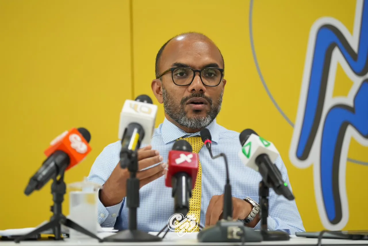 ނޫސްވެރިންގެ ބައްދަލުވުމުގައި އަމީރު ވާހަކަދައްކަވަނީ..