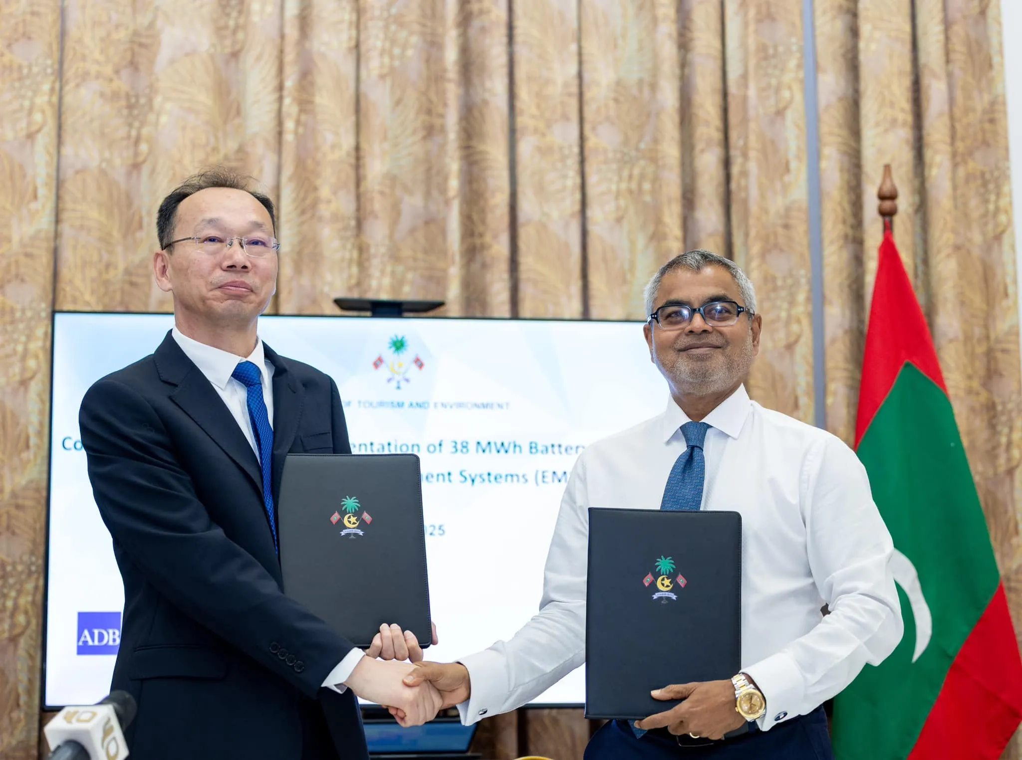 Government Signs Agreement to Install Battery Storage Systems on 18 Islands